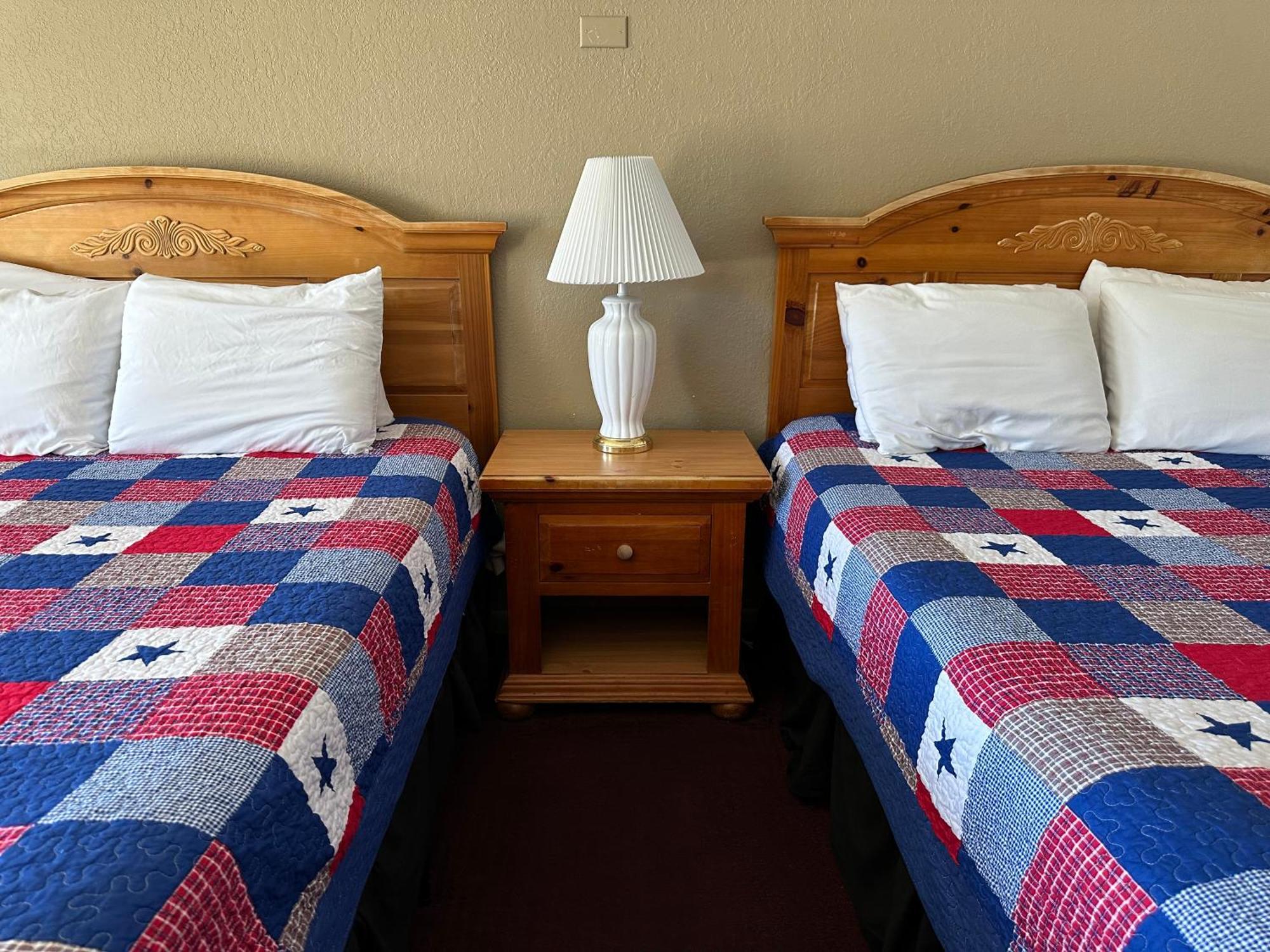 Sunset Inn And Suites Fredericksburg Buitenkant foto