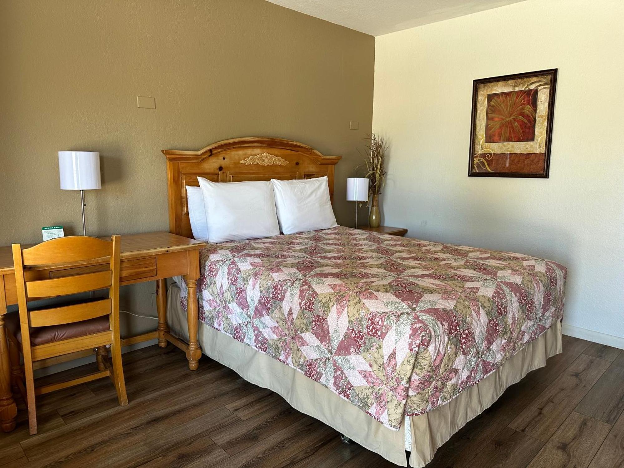 Sunset Inn And Suites Fredericksburg Buitenkant foto